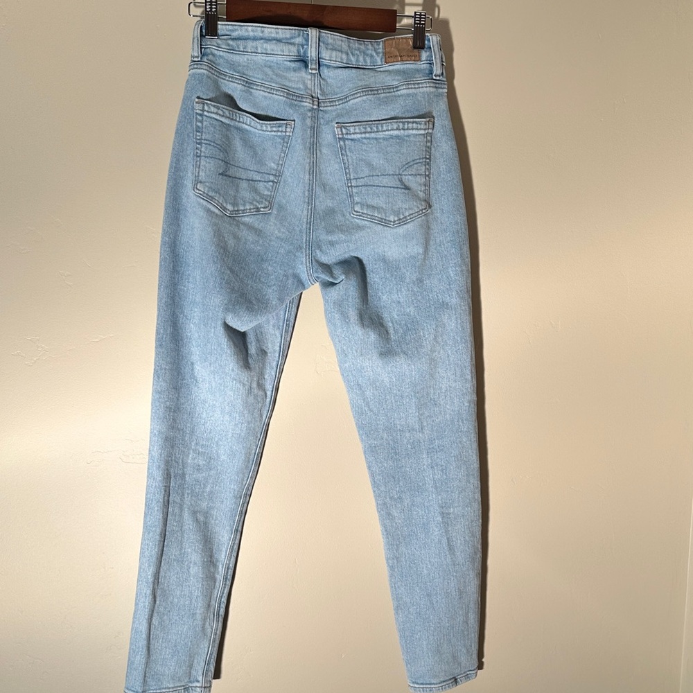American Eagle Straight Leg Mom Jeans 0 - 26” Inseam - Picture 4 of 6